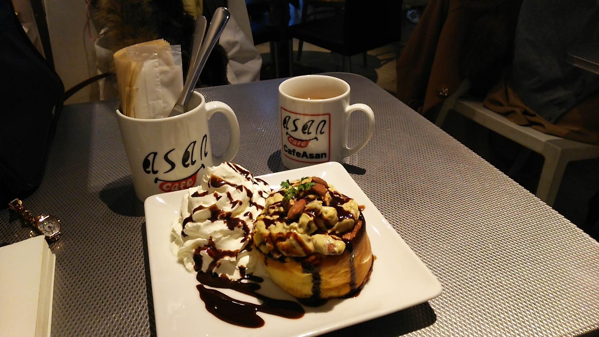 Cafe Asanでしっとりスフレホットケーキ W 御徒町 しあわせパンケーキ